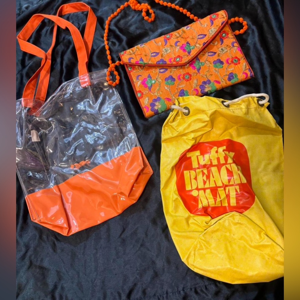 Super cute and colorful vintage bag collection !
